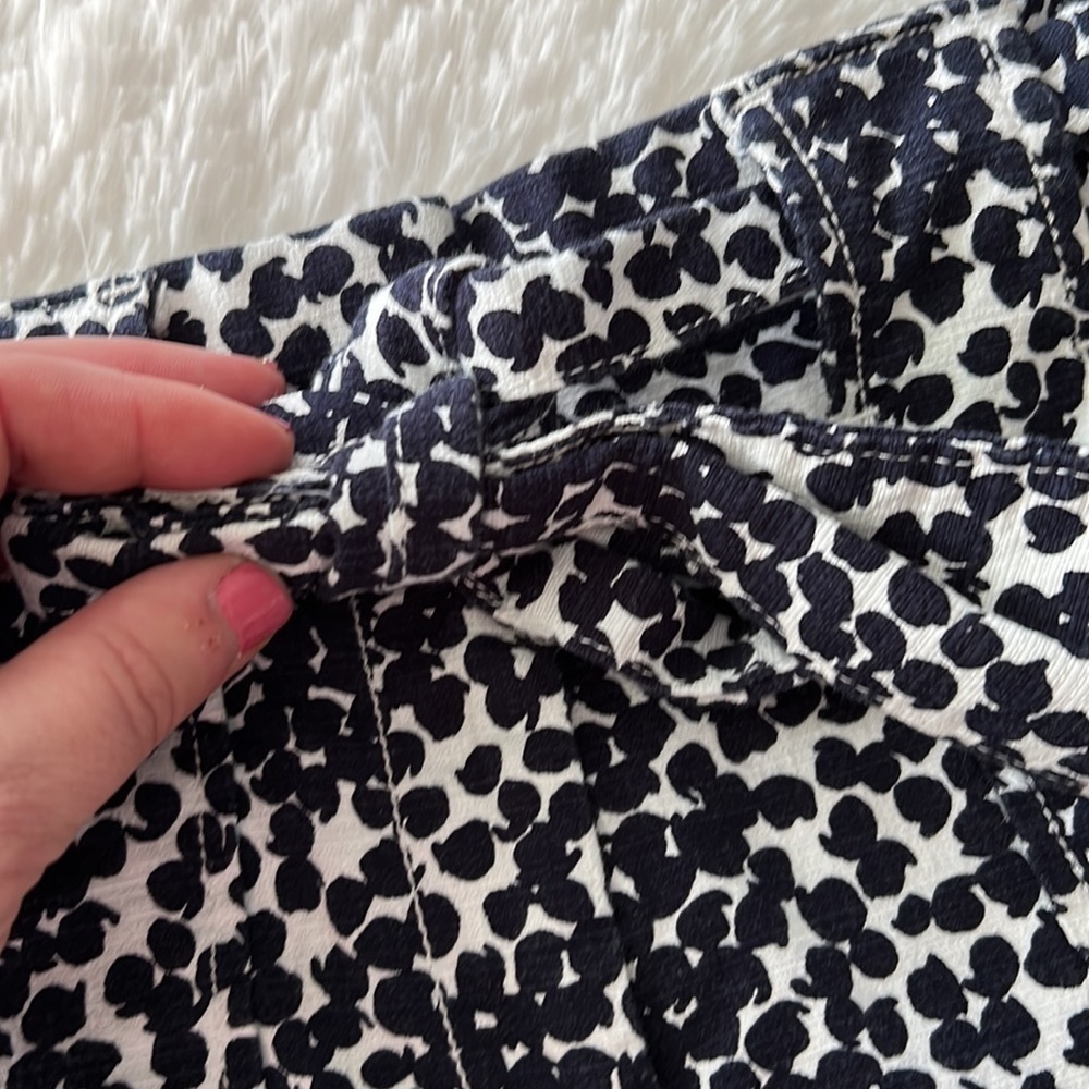 LOFT Navy Blue/White Textured Fabric Tie Belted High Rise Shorts, Size 2, EUC. - Picture 5 of 7